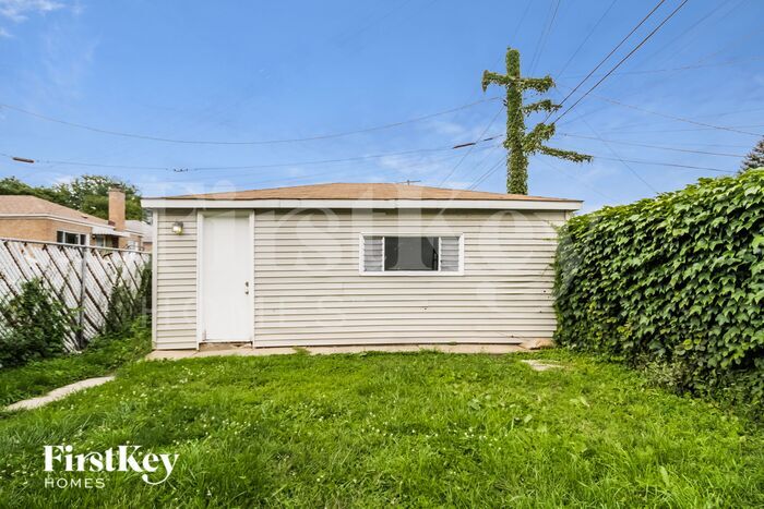 Building Photo - 2738 Ridgeland Ave