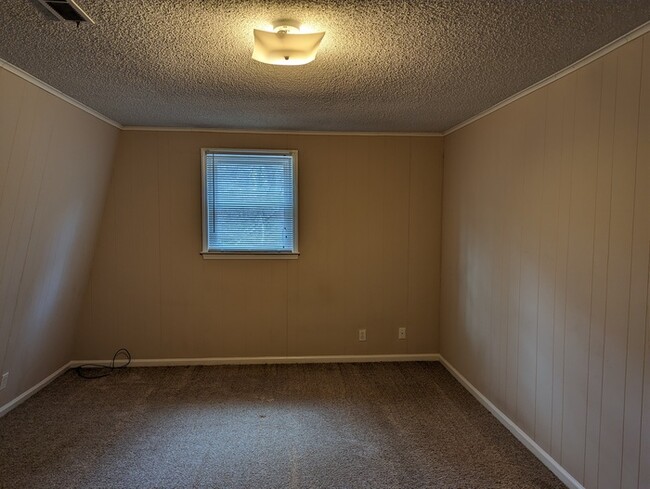 Building Photo - 2867 Airport Rd