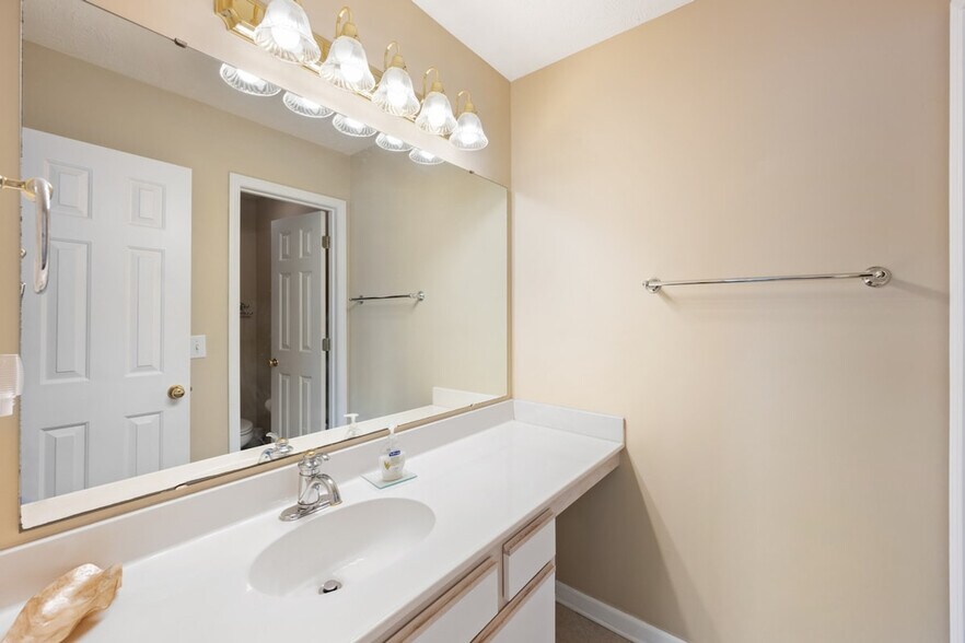 Building Photo - 270 Pinehurst Ln