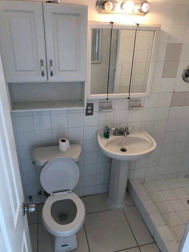 Building Photo - 7901 SW 64th Ave