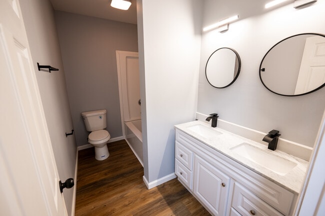 Building Photo - 411 Hodge St