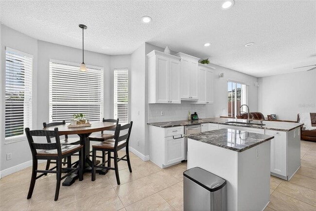 Building Photo - 1400 Holly Glen Run