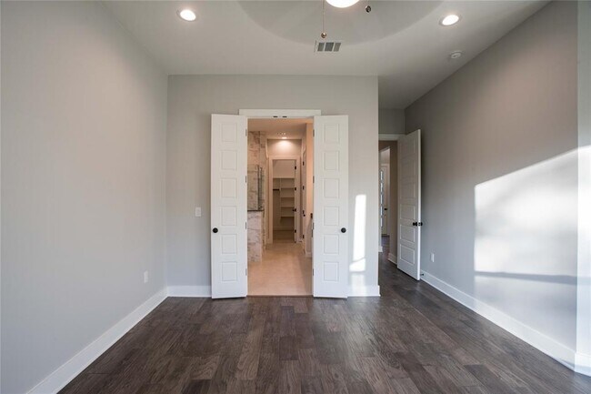 Building Photo - 3022 Sunridge Dr