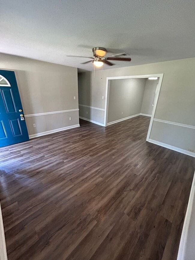 Building Photo - 4 bedroom/1.5 bathroom in Savannah, GA