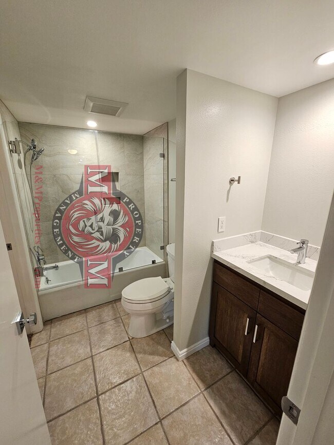 Building Photo - 5704 S Waterbury Way
