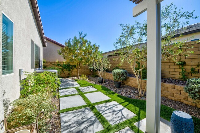 Building Photo - 78863 Amare Way