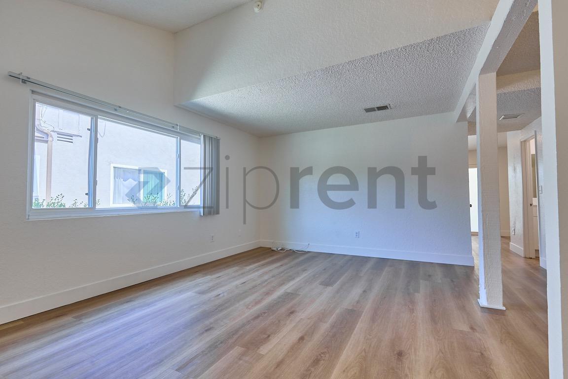 Building Photo - Unit A
