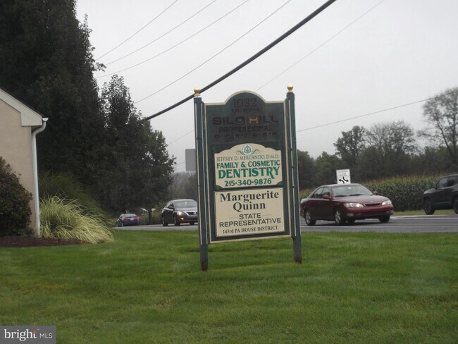 Building Photo - 1032 N Easton Rd