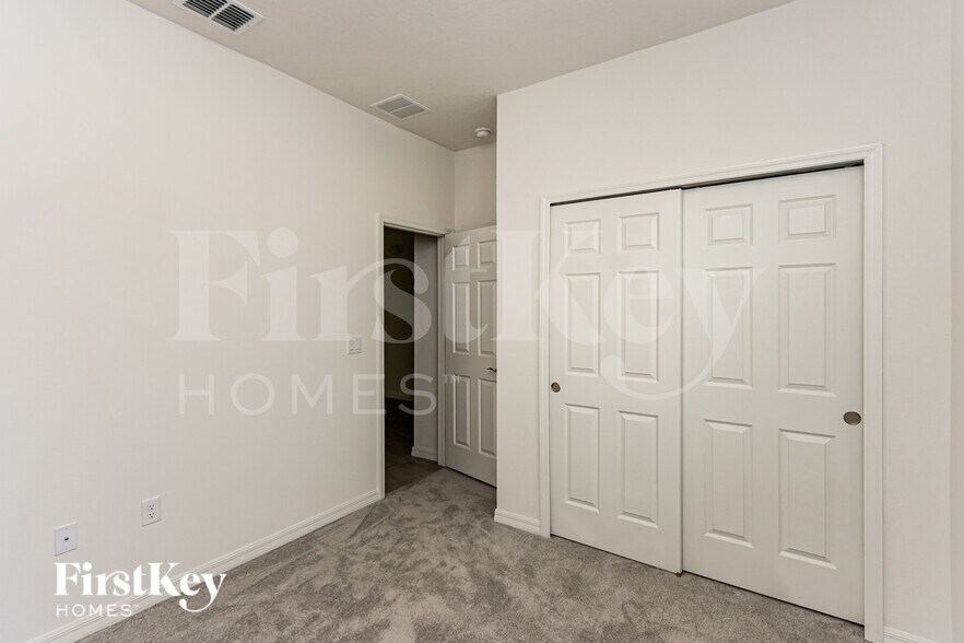 Building Photo - 588 Crown Rose Dr