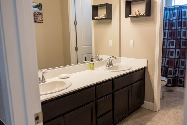 Building Photo - 617 Copper Ridge Way