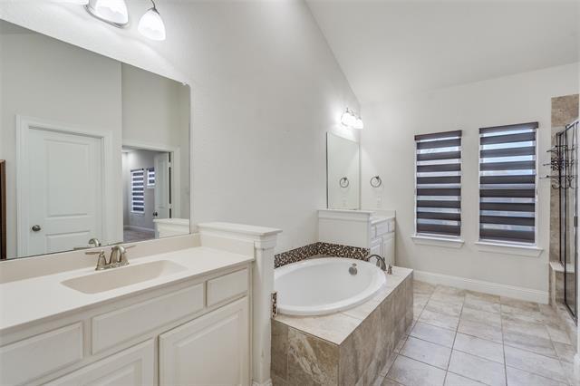 Building Photo - 8763 Portola Dr