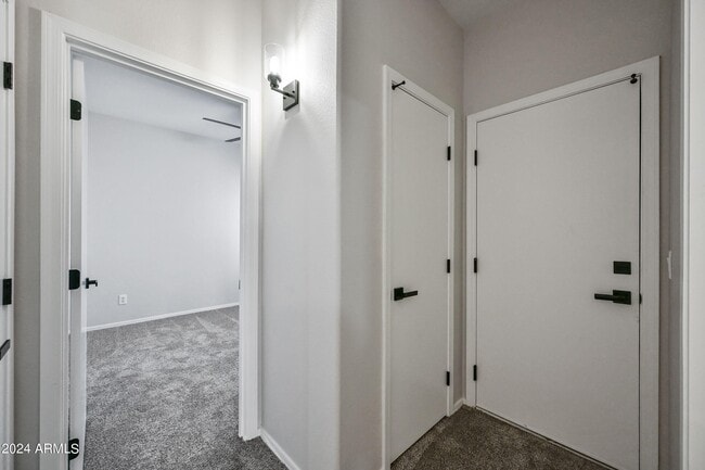 Building Photo - 1949 E Saddle Dr