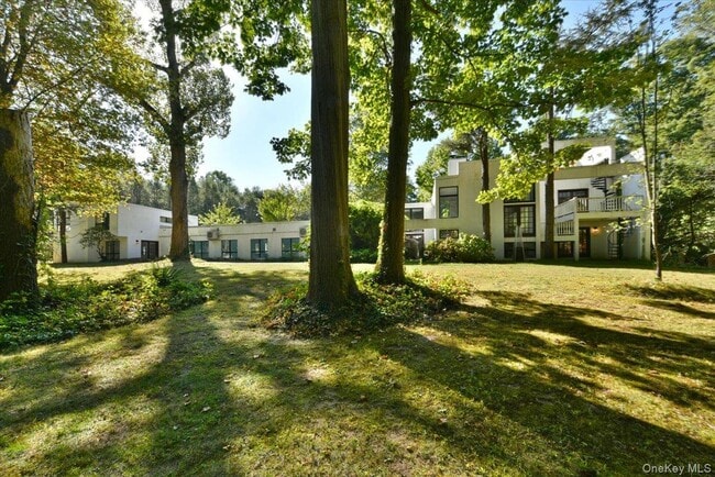 Building Photo - 3 Mill Pond Ln