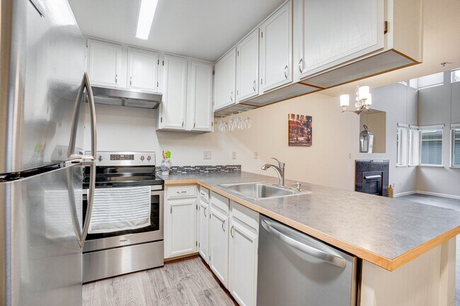 Building Photo - Natural Light Filled 2bd/2bth Loft Condo in Crown Hill, $2,550/mo.