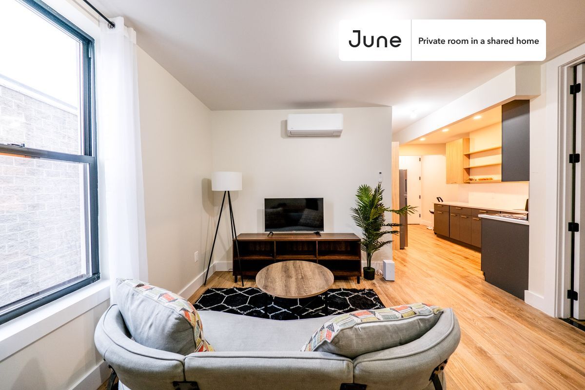 Building Photo - Room in Shared 3 bed/2 bath home