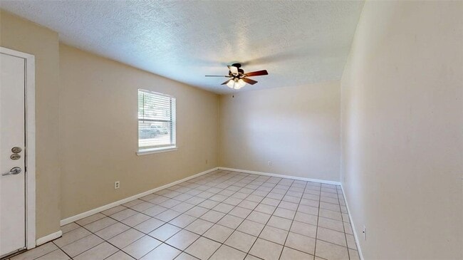 Building Photo - 1002 Hardwood Ln