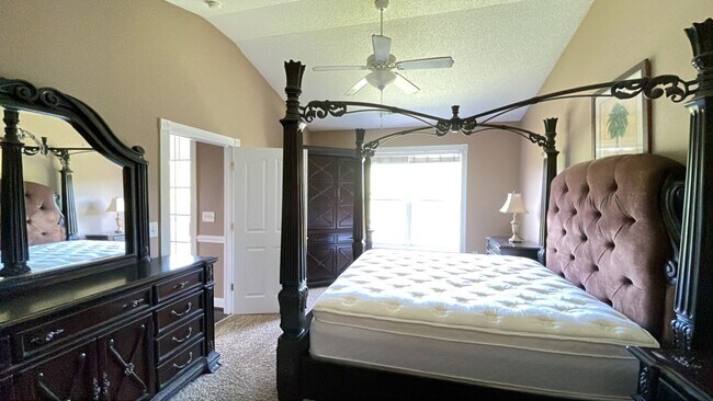 Building Photo - 3 bedroom/2 bath furnished condo in Harbour Cove