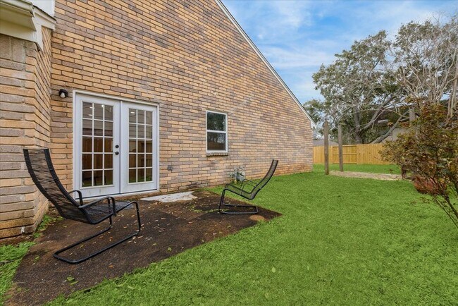 Building Photo - 3915 Flintrock Ln
