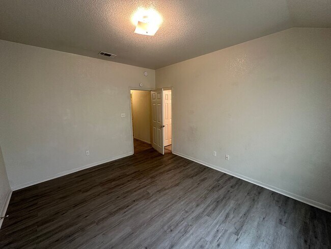 Building Photo - 2609 Vernice Loop