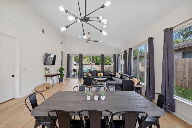 Building Photo - 2211 White Dove Pass