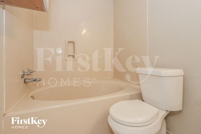 Building Photo - 2005 Tulsa St