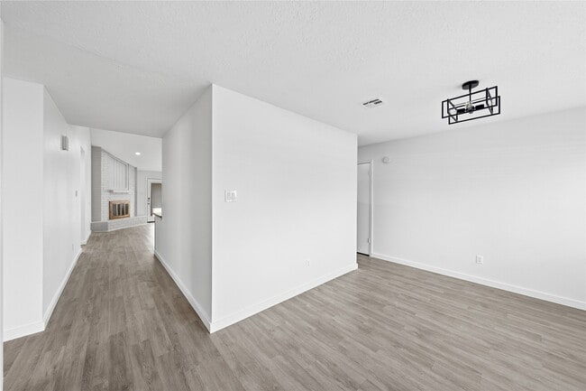 Building Photo - 2303 Keyhole Ln