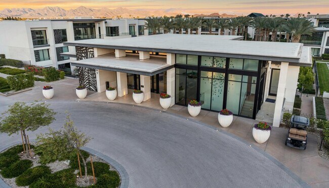 Building Photo - 6587 N Palmeraie Blvd