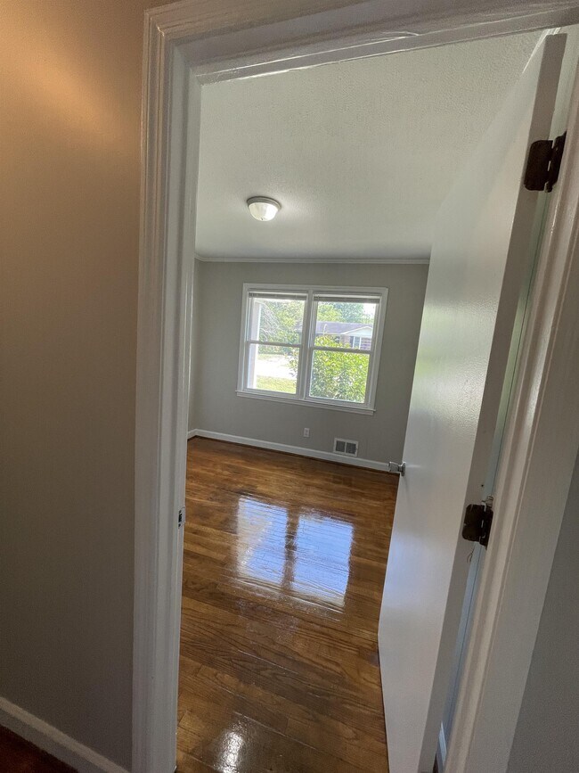 Building Photo - 913 Wateree Blvd