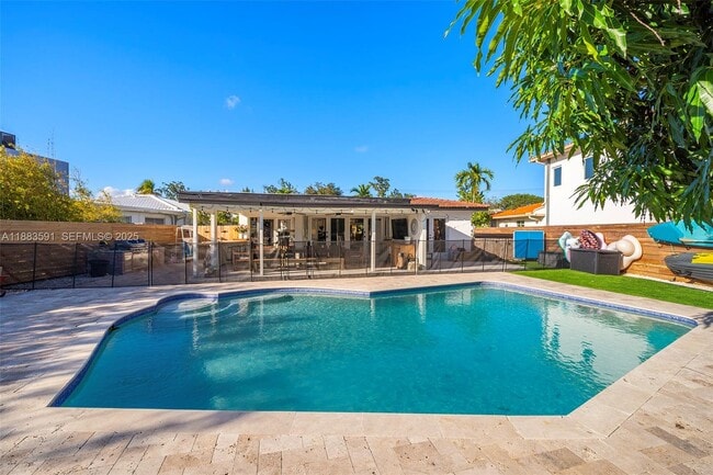 Building Photo - 840 S Shore Dr