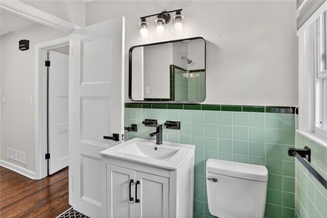 Building Photo - 3081 Glendale Ct