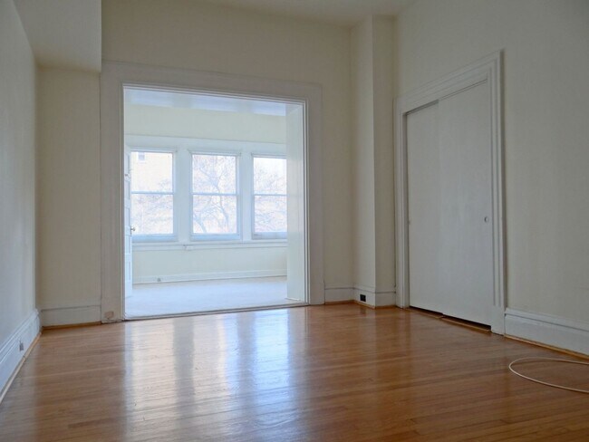 Building Photo - Charming 3 BD/2 BATH right across the stre...