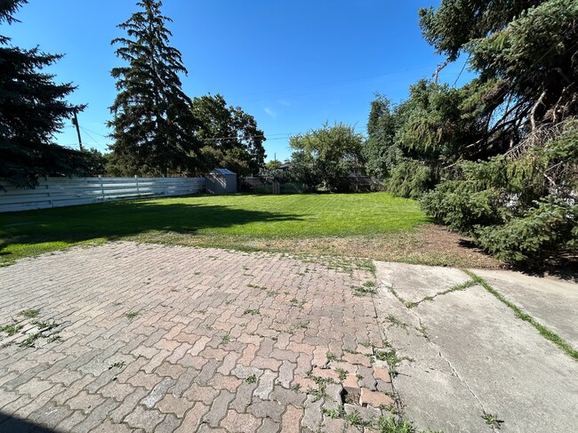 Building Photo - 1816 Dixon Ave