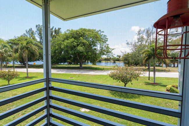 Building Photo - 2880 Lake Osborne Dr