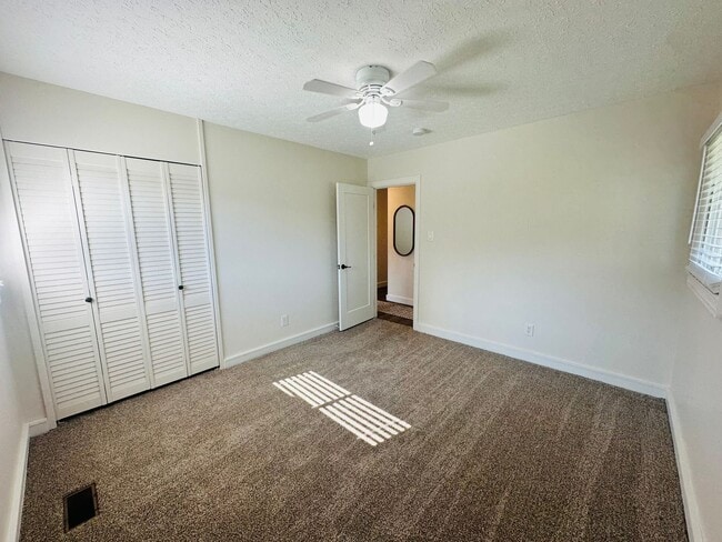 Building Photo - Charming and Updated Cul-de-Sac Gem with Year-Round Sunroom and Spacious Backyard!