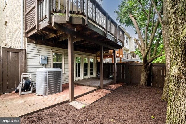 Building Photo - 1275 Quaker Hill Dr