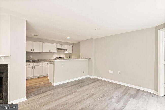 Building Photo - 4401 Pembrook Village Dr