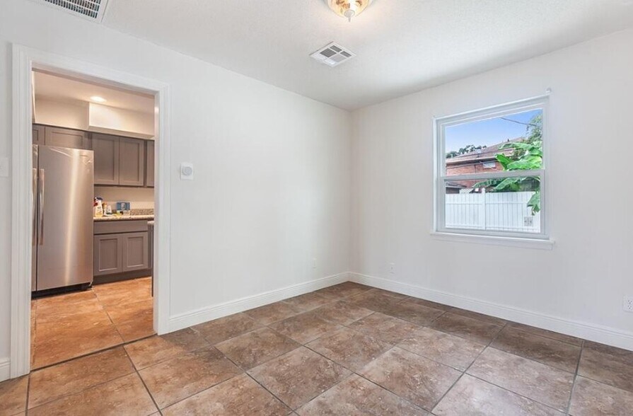 Building Photo - 2728 Valentine Ct