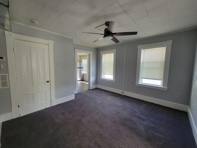 Building Photo - 139 W Hollis St