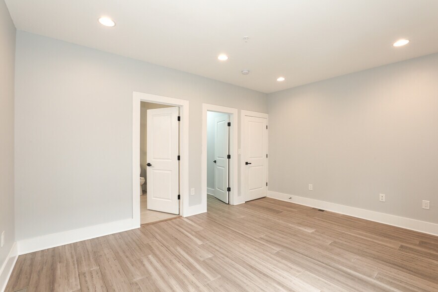 Building Photo - 1225 Raum St NE