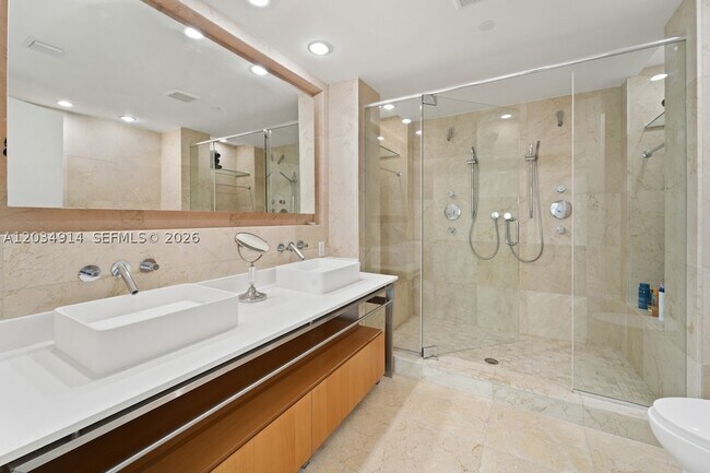Building Photo - 6000 Collins Ave
