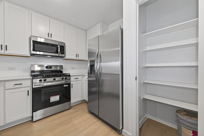 Building Photo - 3081 Majestic Sunrise Dr