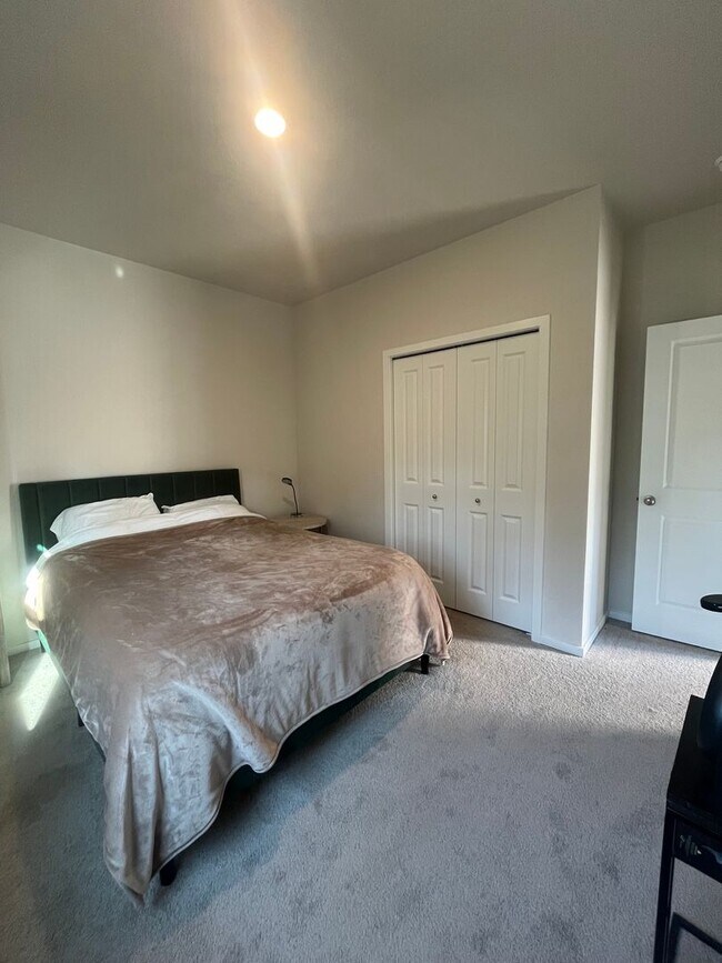 Building Photo - 3-Bedroom 2-Bathroom home in Lowell