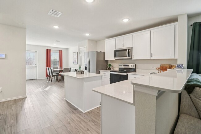 Building Photo - 475 Grenada Lk Dr