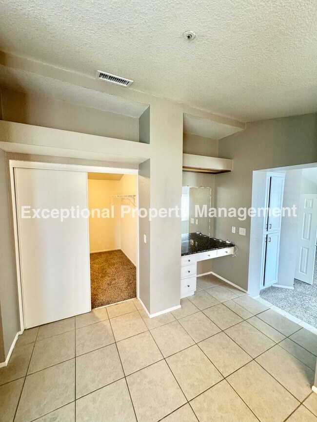 Building Photo - Great 4 bed 3 bath home in Fontana