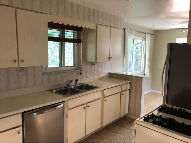 Building Photo - 21 Terrace Dr