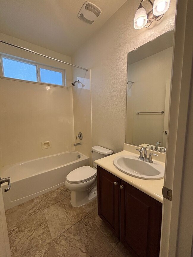 Building Photo - West Roseville Solar! 3 Bedroom, Plus den/...