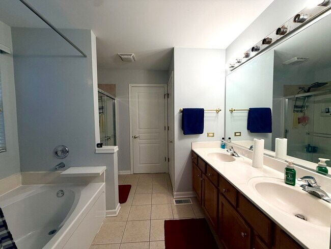 Building Photo - 2938 Peachtree Cir