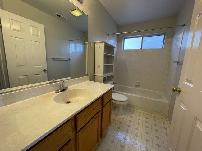 Building Photo - Beautiful Town Home Coming Soon! Great Location! Pets Allowed!