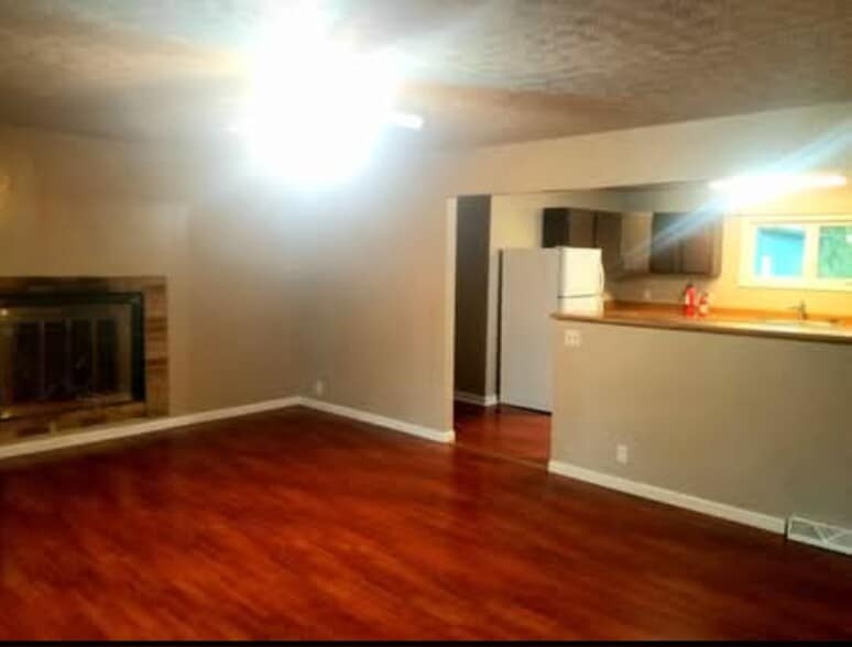 Building Photo - 1096 Shoshone Dr
