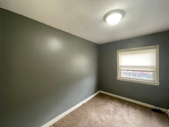 Building Photo - 3 Bedroom Single Family Home in Harrisburg!